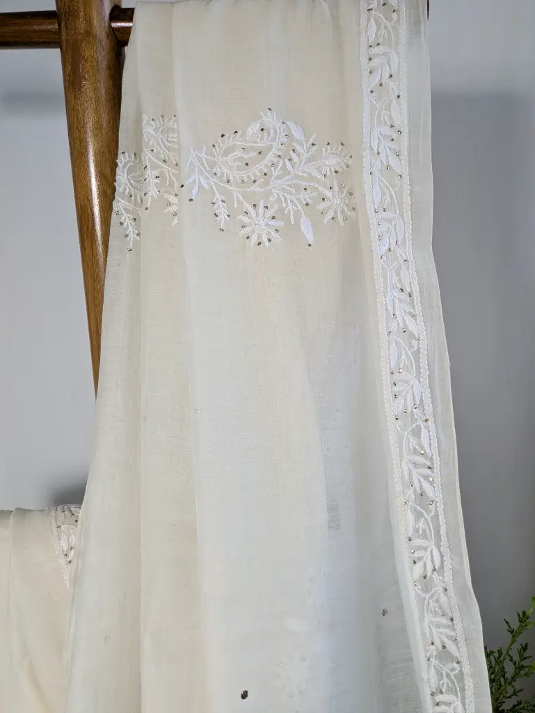 W Aabroo saree 2.webp