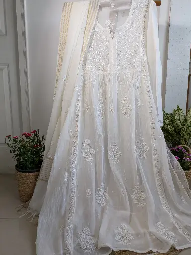 Mul Chikankari Kurta with Dupatta Embellished with pearl and zari work